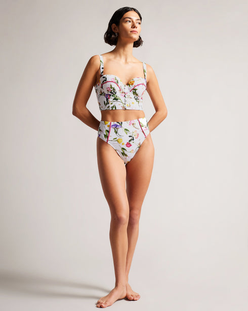 ROSABY-Swimwear-Flirty and little retro, the ROSABY bikini bottom is the ideal swimwear addition to your summer wardrobe. It's made with a soft stretch fabric and features contouring details along the front to flatter your shape. Wear it with the matching top to create a look that's perfect for lounging poolside.The fabric of this product is made with 78% recycled polyamide. Using recycled polyamide helps divert plastic waste from ending in landfills. Bikini bottoms Scattered bouquet print High waisted Cont